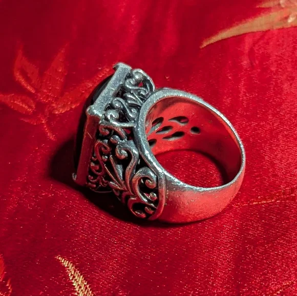 VINTAGE BARSE STERLING SILVER AND ONYX LARGE COCKTAIL RING - Picture 3 of 7